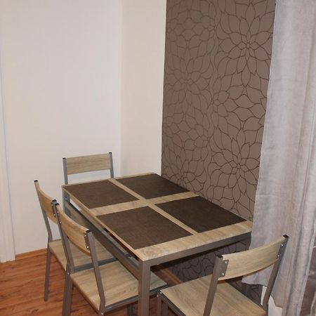 Suterenovy Apartman V Centre Piest'any Exterior foto