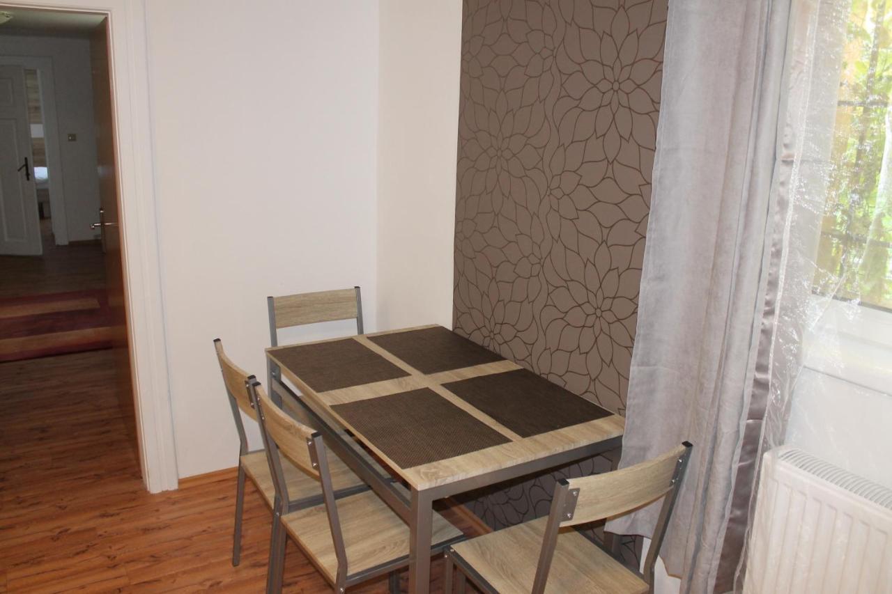 Suterenovy Apartman V Centre Piest'any Exterior foto