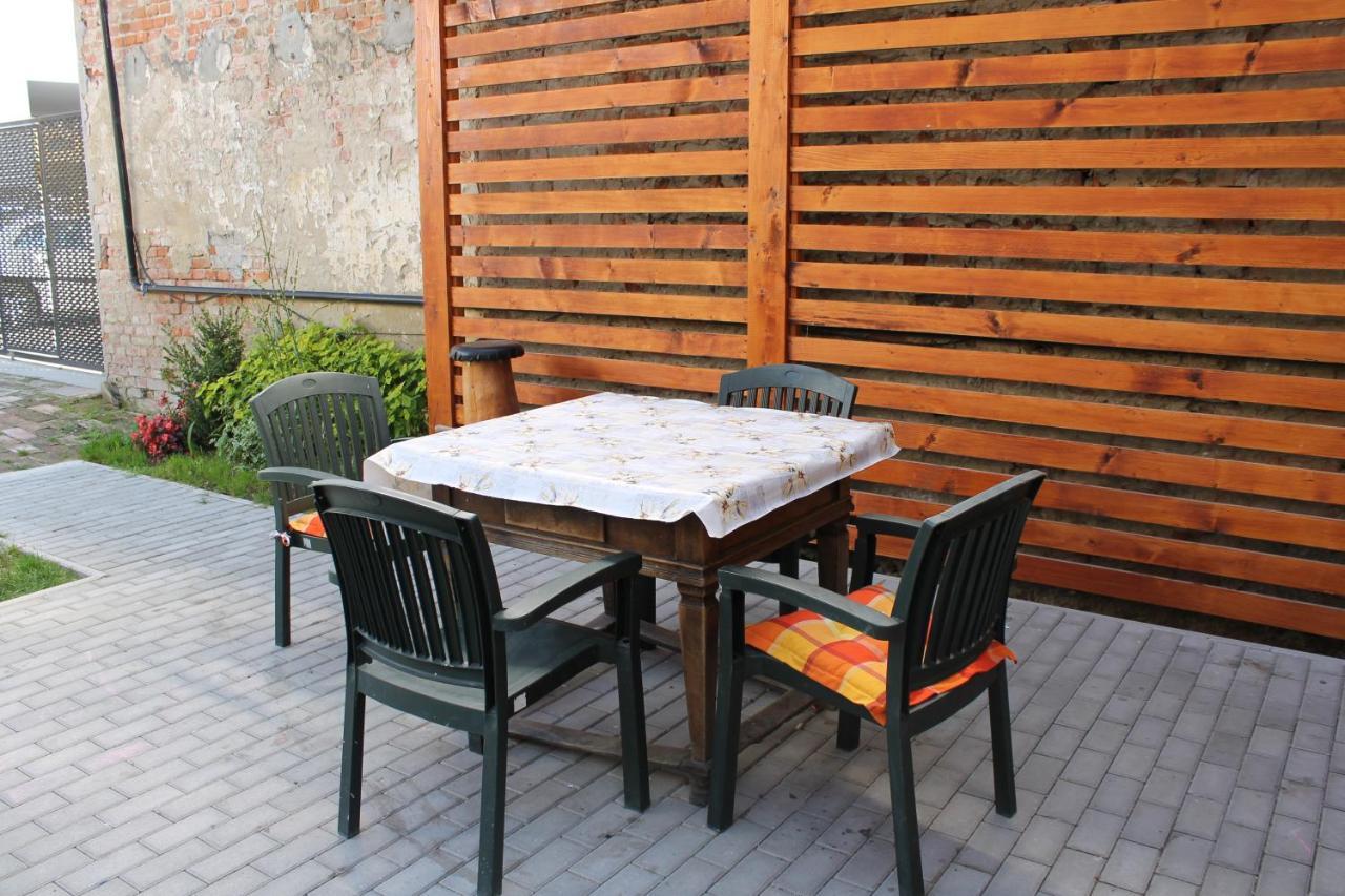 Suterenovy Apartman V Centre Piest'any Exterior foto